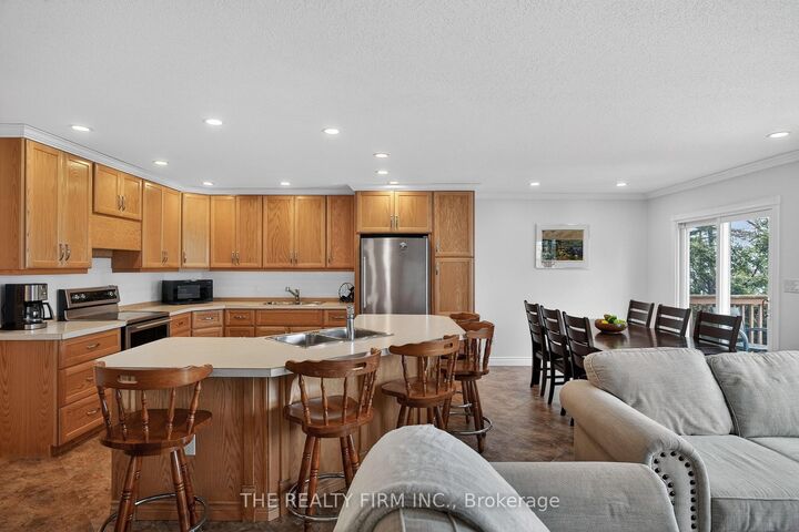 4084 Bluepoint Drive — photo 1