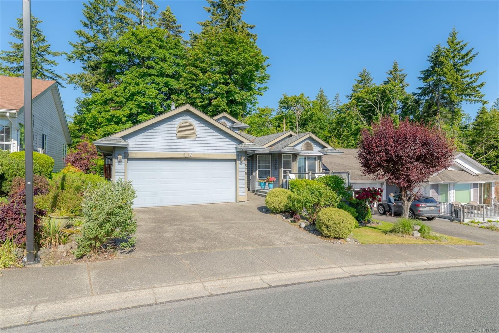 Property Photo:  575 Marine View  BC V8H 0K8 