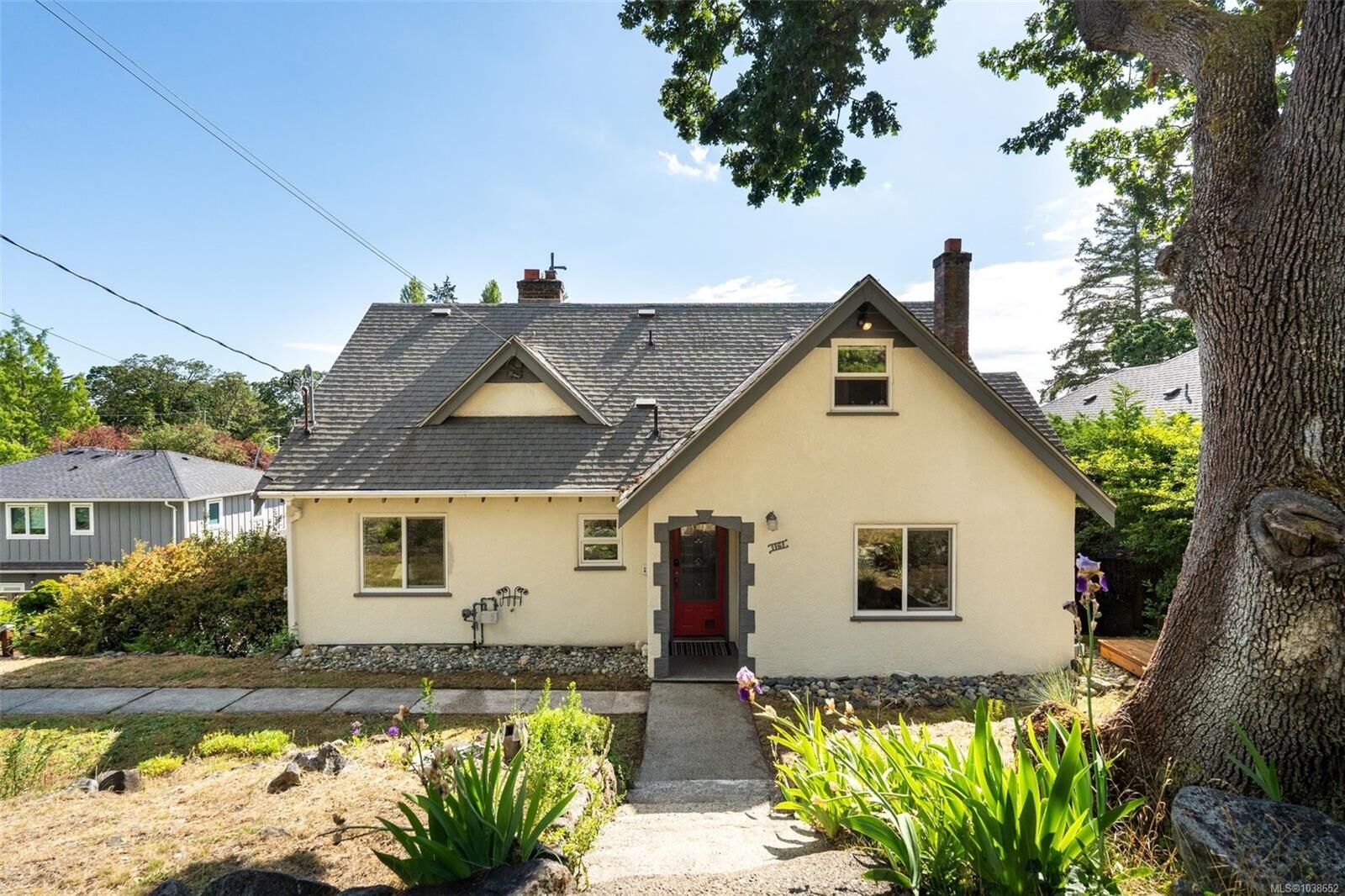 Property Photo: 1161 Clovelly Terr BC V8P 1V7