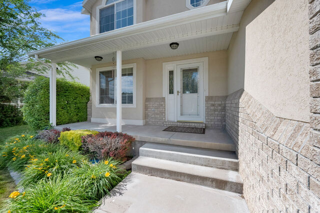 Property Photo:  978 W 400 S  UT 84041 
