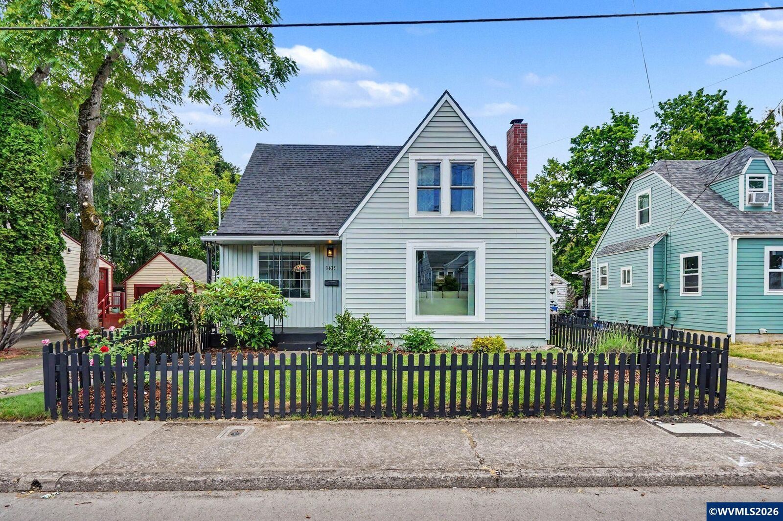 Property Photo:  1435 17th St NE  OR 97301 