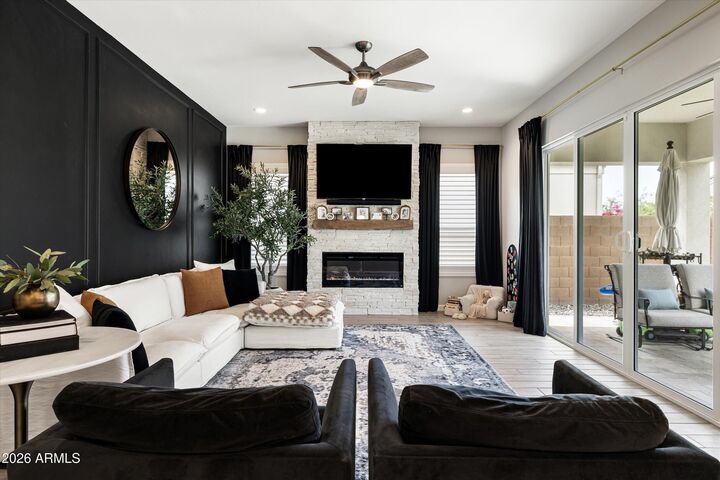 Property Photo: 2046 E Charlotte Drive AZ 85024