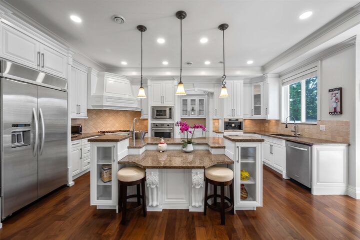 Property Photo: 16418 36A Avenue BC V3Z 0M1