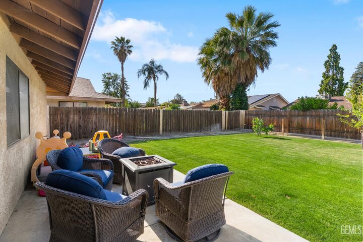 Property Photo:  4324 Sugar Cane Avenue  CA 93313 