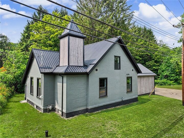 Property Photo: 9386 State Road NY 14033