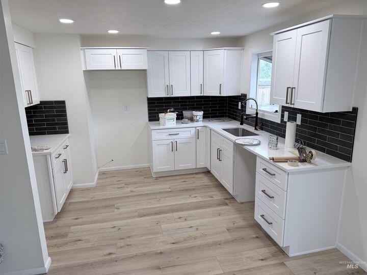 Property Photo:  1245 E 16th N  ID 83647 