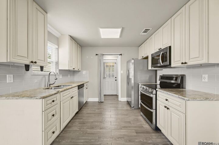 Property Photo:  15013 Point Chenier Ave  LA 70817 