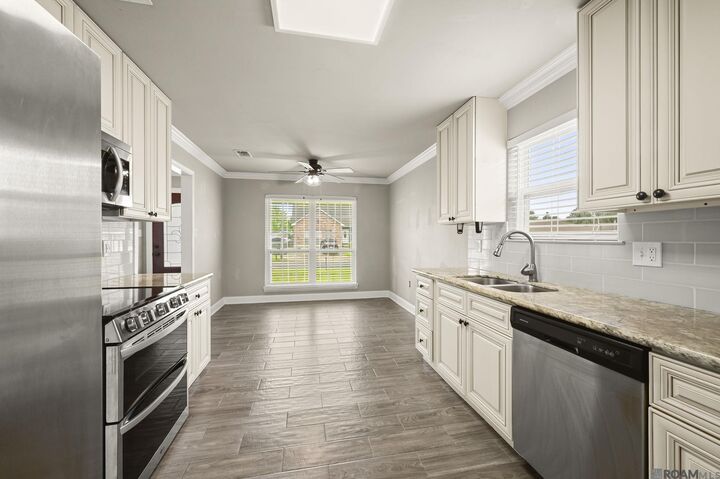 Property Photo: 15013 Point Chenier Ave LA 70817