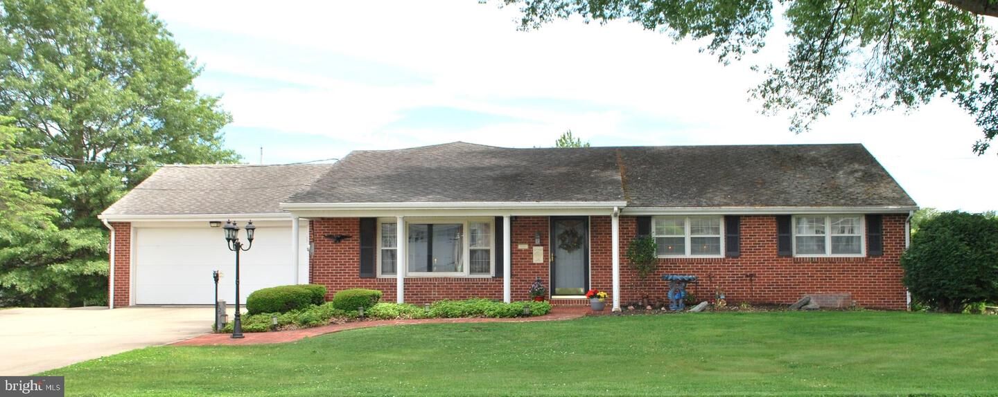 Property Photo:  627 Pine Hill Road  PA 17543 
