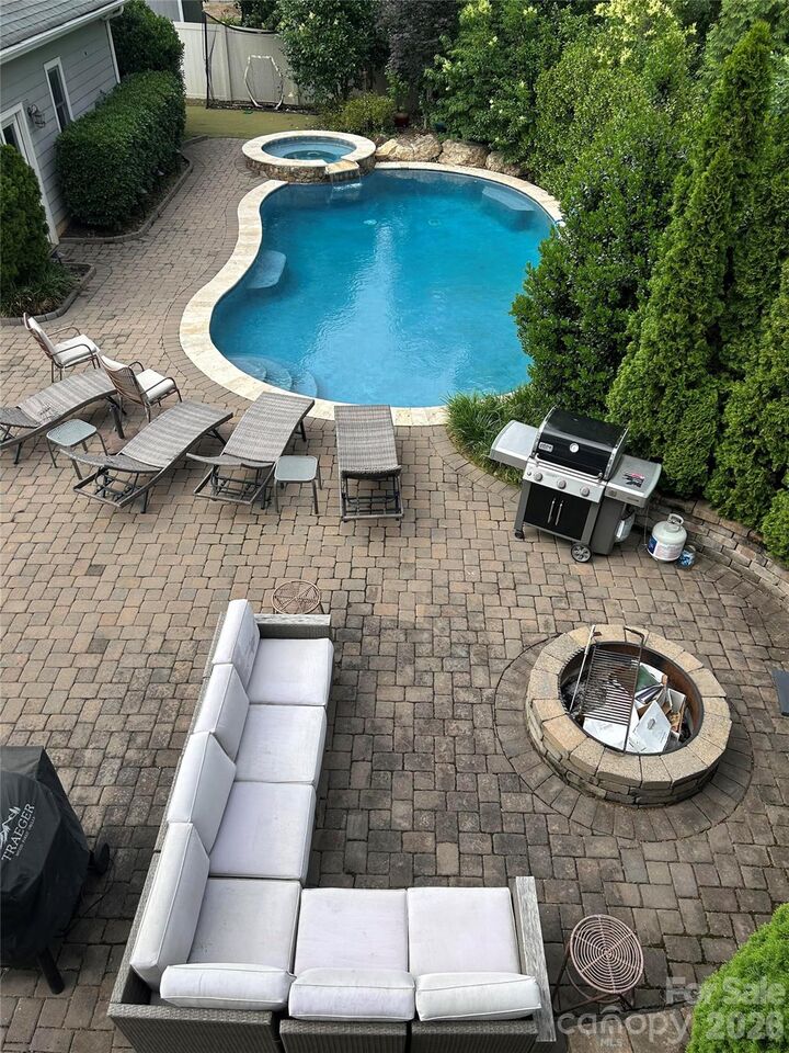 Property Photo:  1805 Mecklenburg Avenue  NC 28205 