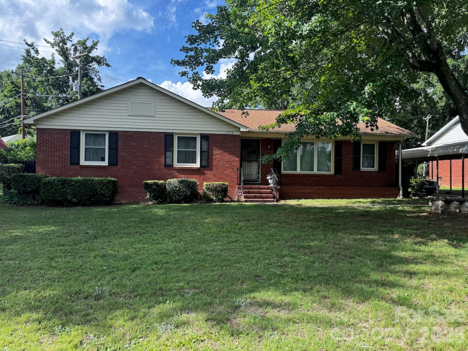 Property Photo:  1729 Northbrook Drive  NC 28216 