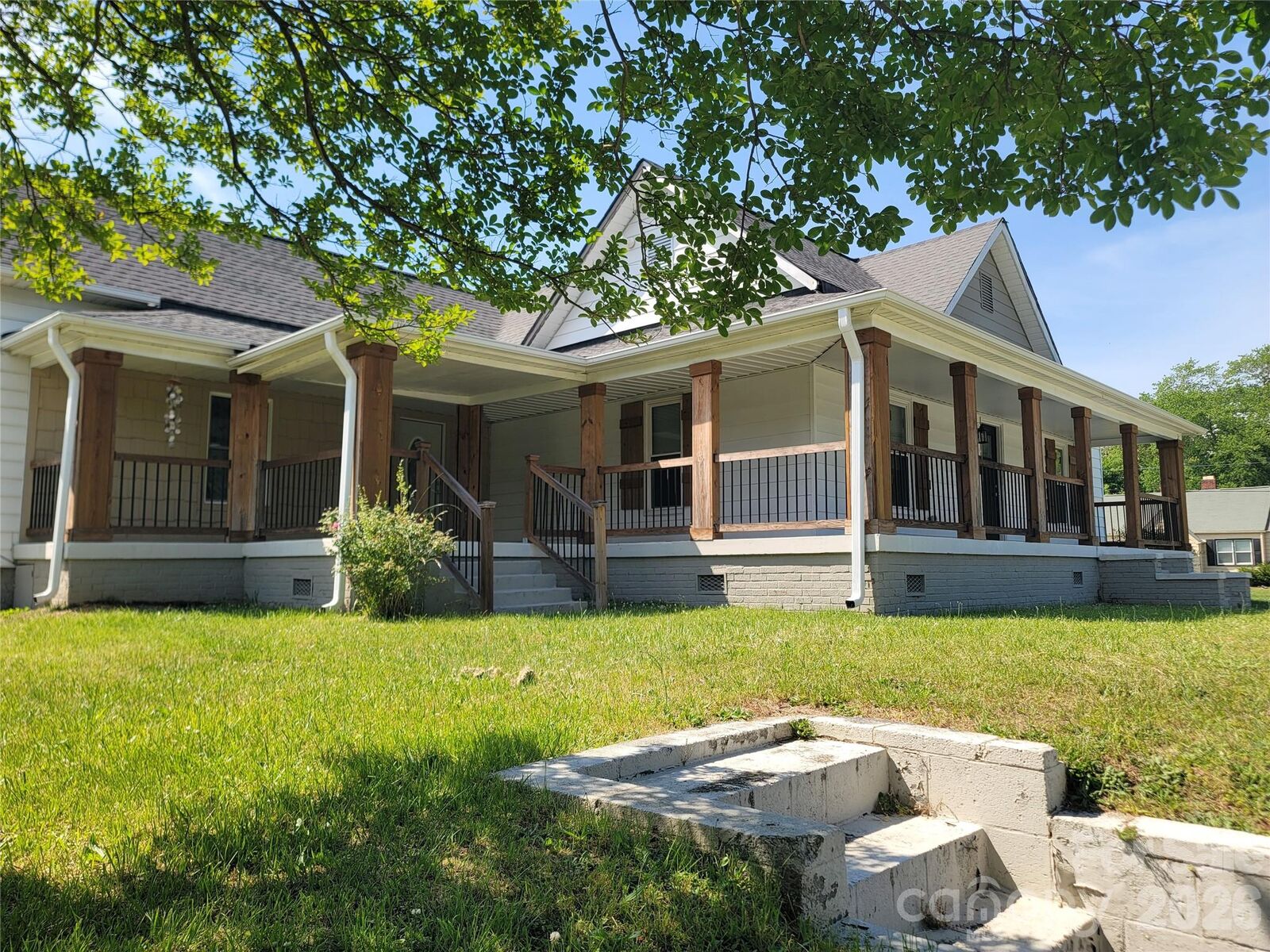 Property Photo: 409 N 12th Street NC 28016