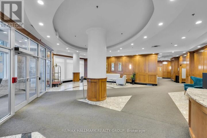 Property Photo:  242 Rideau Street 1504  ON K1N 0B7 
