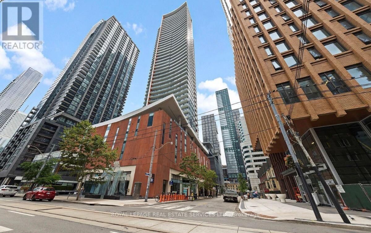 Property Photo:  21 Widmer Street 3706  ON M5V 0B8 