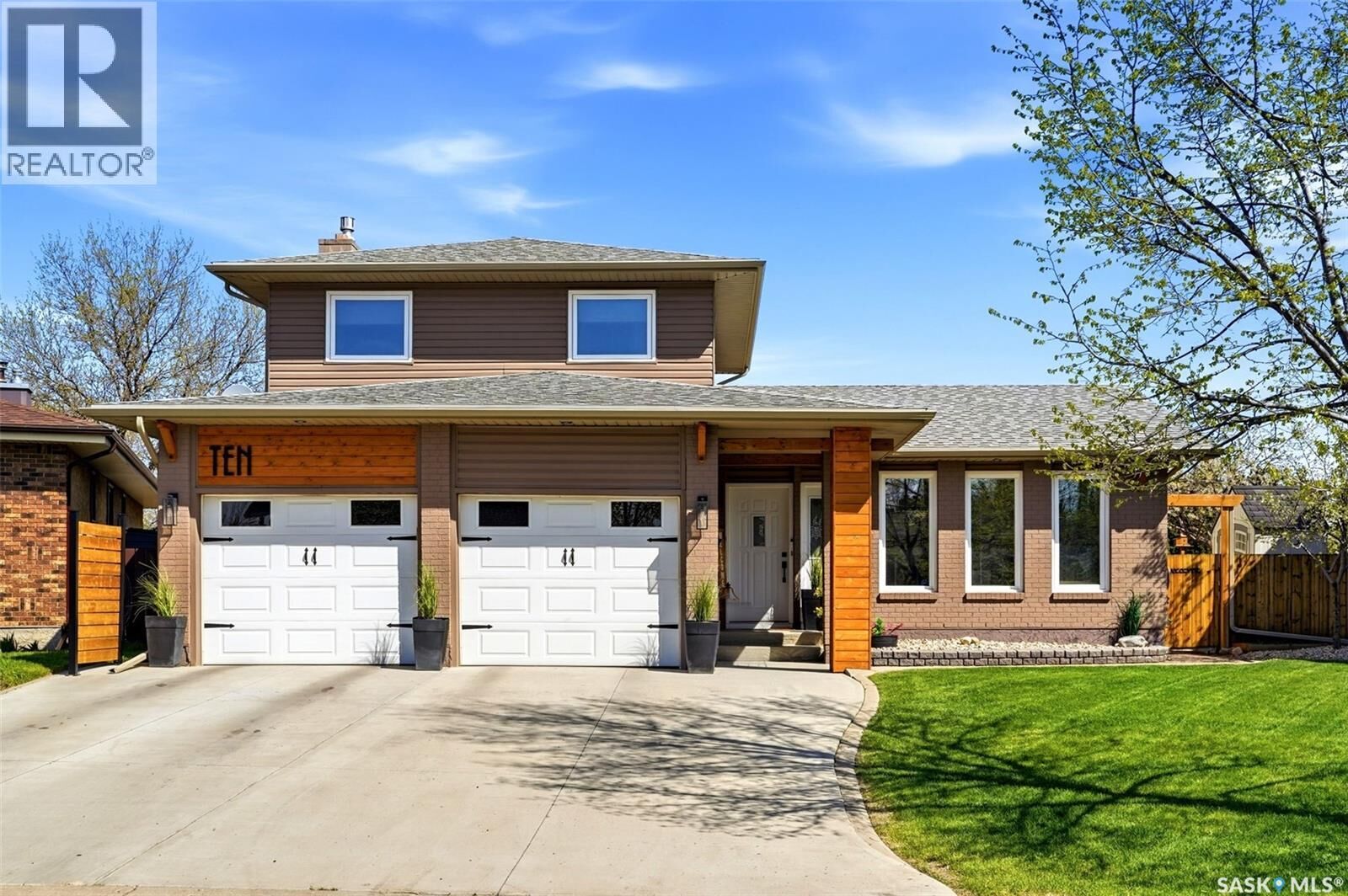 Property Photo:  10 Louise Crescent  SK S4X 2E2 