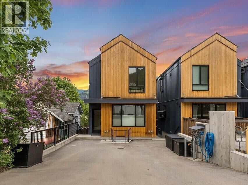 Property Photo: 514 Robson Street B BC V1L 5A7