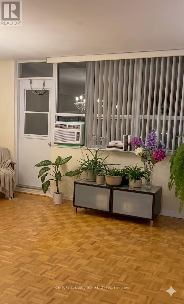 Property Photo: 2550 Pharmacy Avenue 1706 ON M1W 1H9
