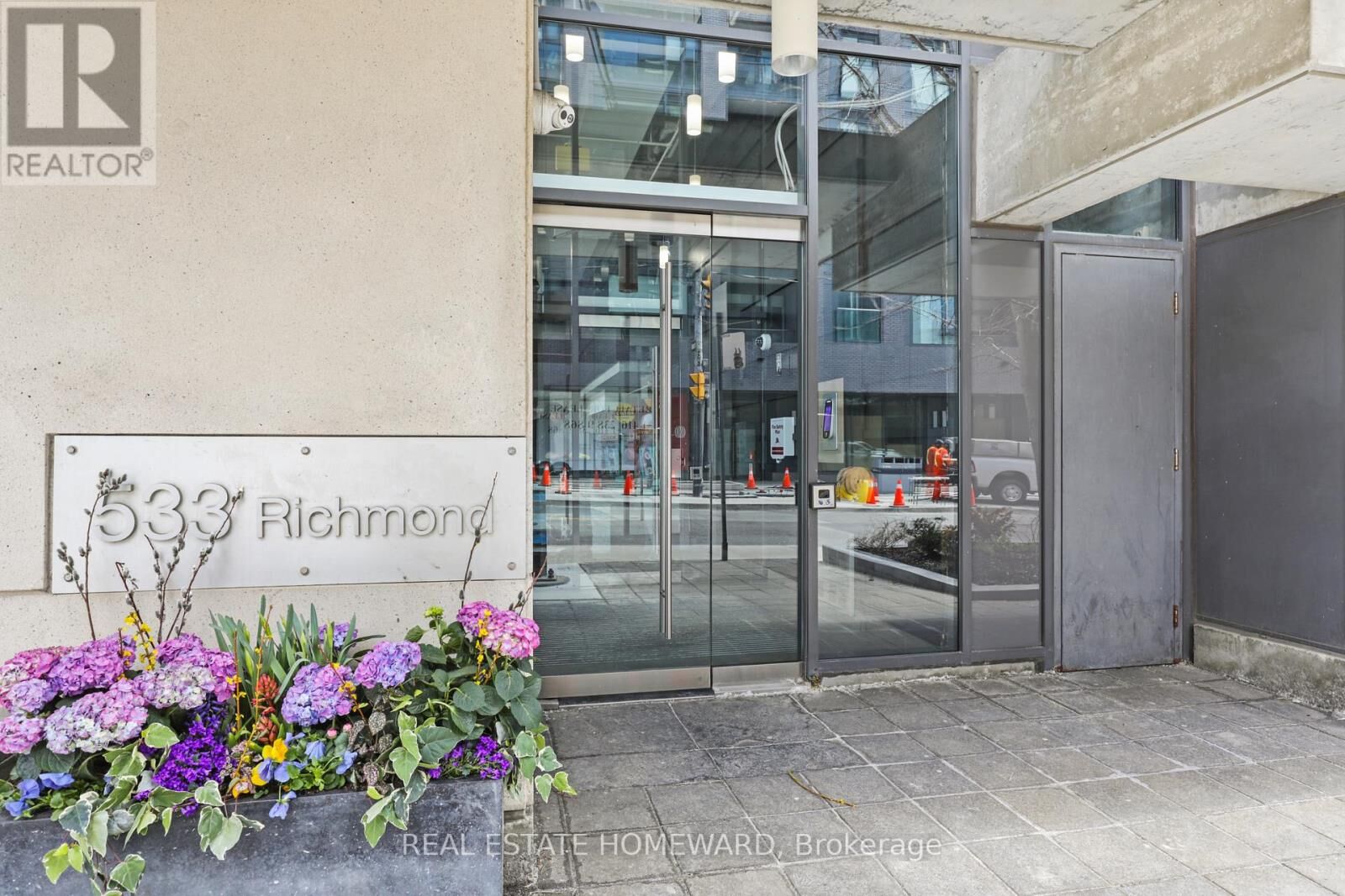 Property Photo:  533 West Richmond Street West 704  ON M5V 3Y1 