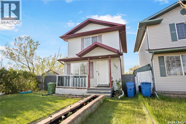 Property Photo:  1402 10th Avenue E  SK S4N 7P6 
