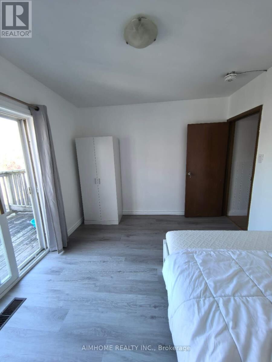 Property Photo: 137A Markham Street 2nd Flr Rm ON M6J 2G4