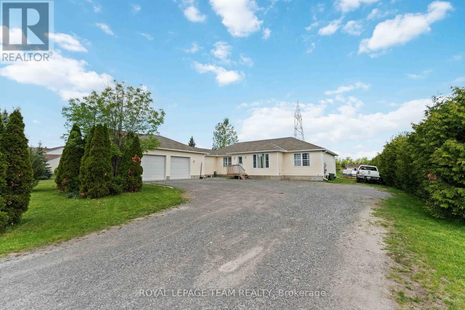 Property Photo:  1628 Stanleyfield Crescent  ON K4P 1M7 