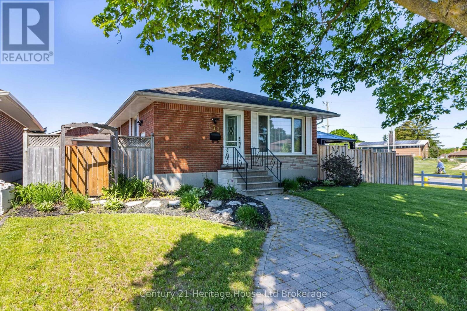 Property Photo:  153 Springbank Avenue North  ON N4S 7P9 