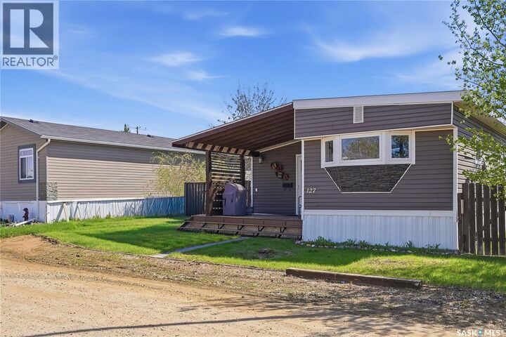Property Photo: 127 Sycamore Drive SK S7B 0A4