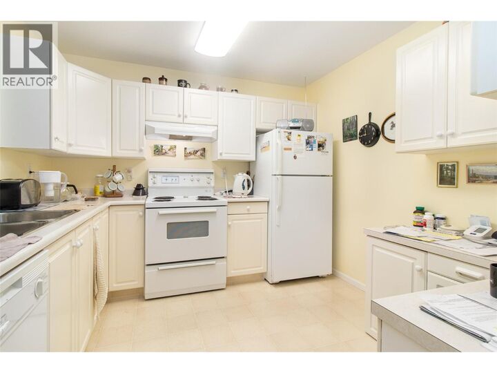 Property Photo:  920 Glenwood Avenue 103  BC V1Y 9P2 