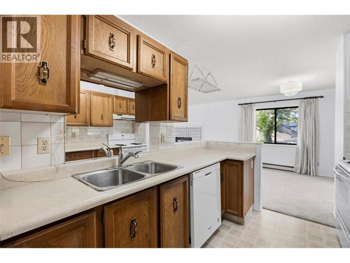 Property Photo:  740 Winnipeg Street 202  BC V2A 5N3 