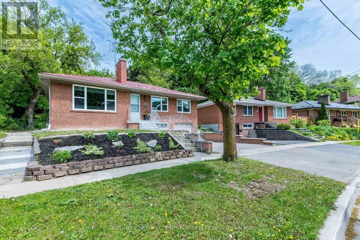 Property Photo:  39 Meadowland Drive  ON L6W 2R5 