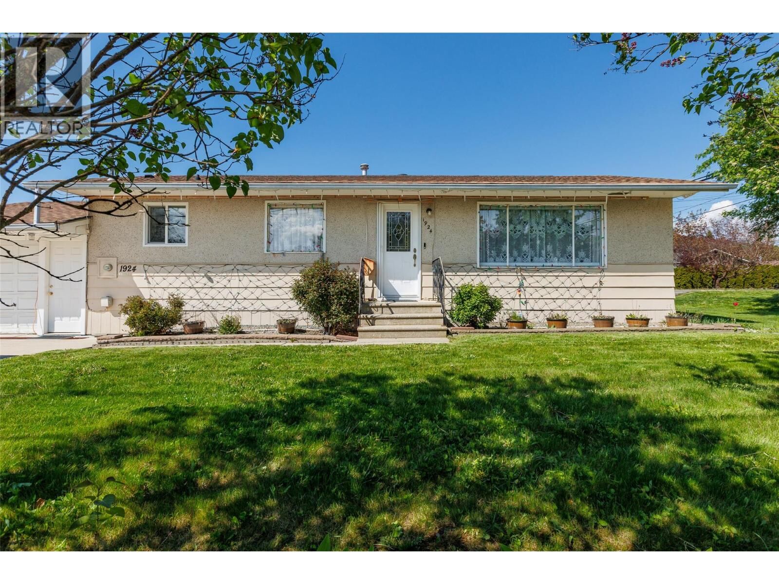 Property Photo: 1924 Ash Street BC V0B 1G5