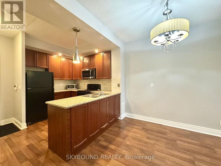 Property Photo: 33 Cox Boulevard 131 ON L3R 8A6