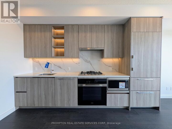 Property Photo: 18 Esther Shiner Boulevard 2909 ON M2K 0J7