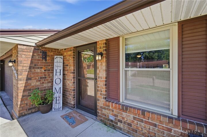 Property Photo: 4818 Creeknoll Court OH 45424