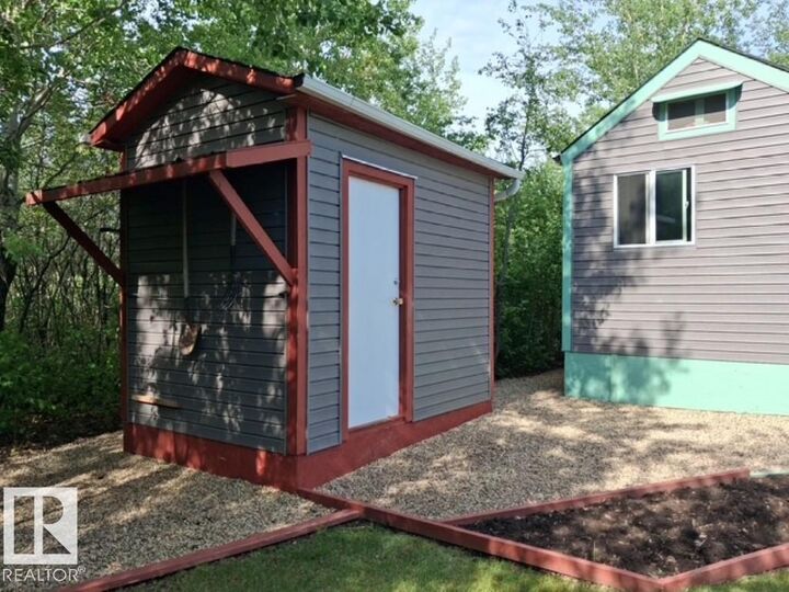 Property Photo:  204 Sandy Lane Way  AB T0B 1S0 