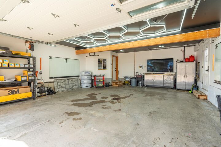Property Photo: 711 Beach Avenue AB T9M 1K7