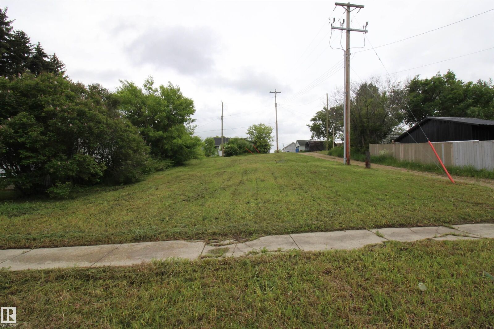 Property Photo:  4927 52 Avenue  AB T0E 2A0 