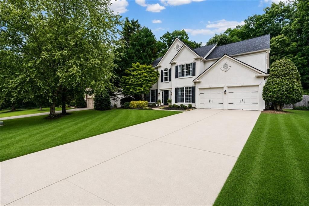 Property Photo: 735 Mountclaire Drive GA 30041