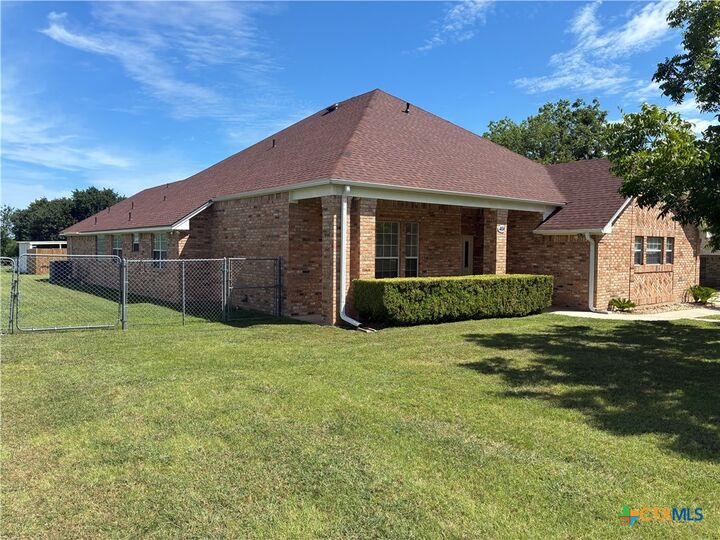 Property Photo: 408 Briarcroft Lane TX 76542