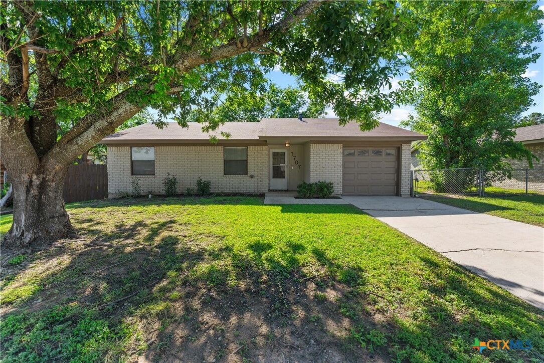 Property Photo: 1707 Hammond Drive TX 76543