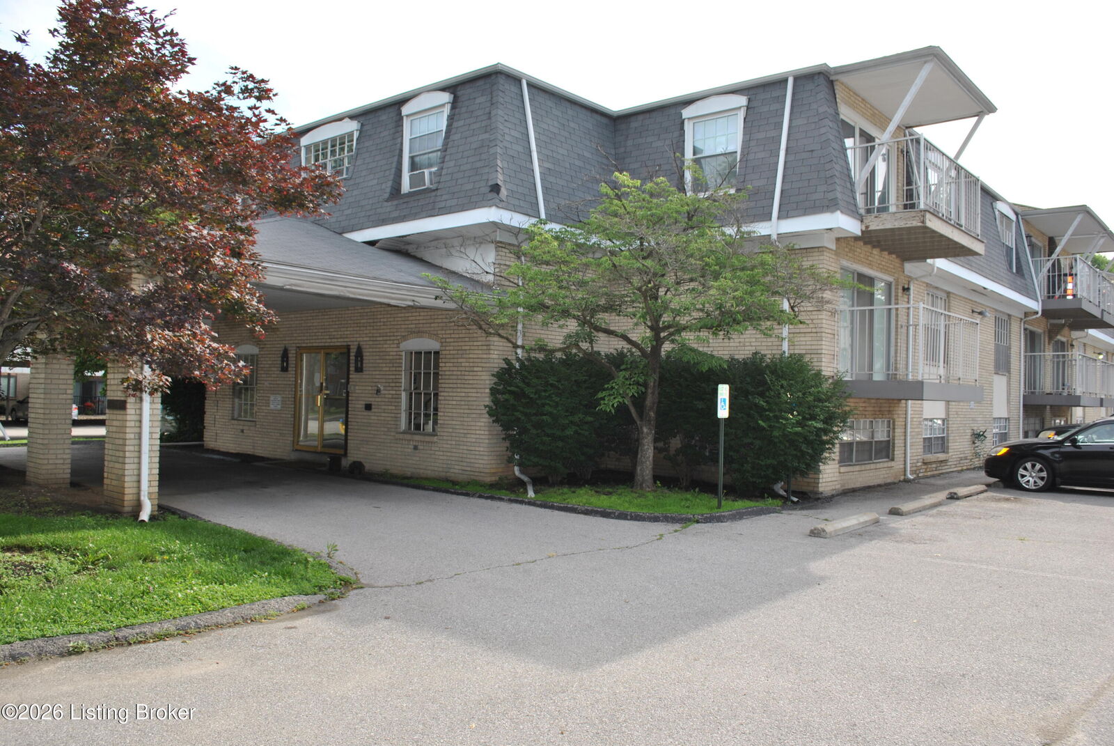 Property Photo:  165 Thierman Ln 303  KY 40207 