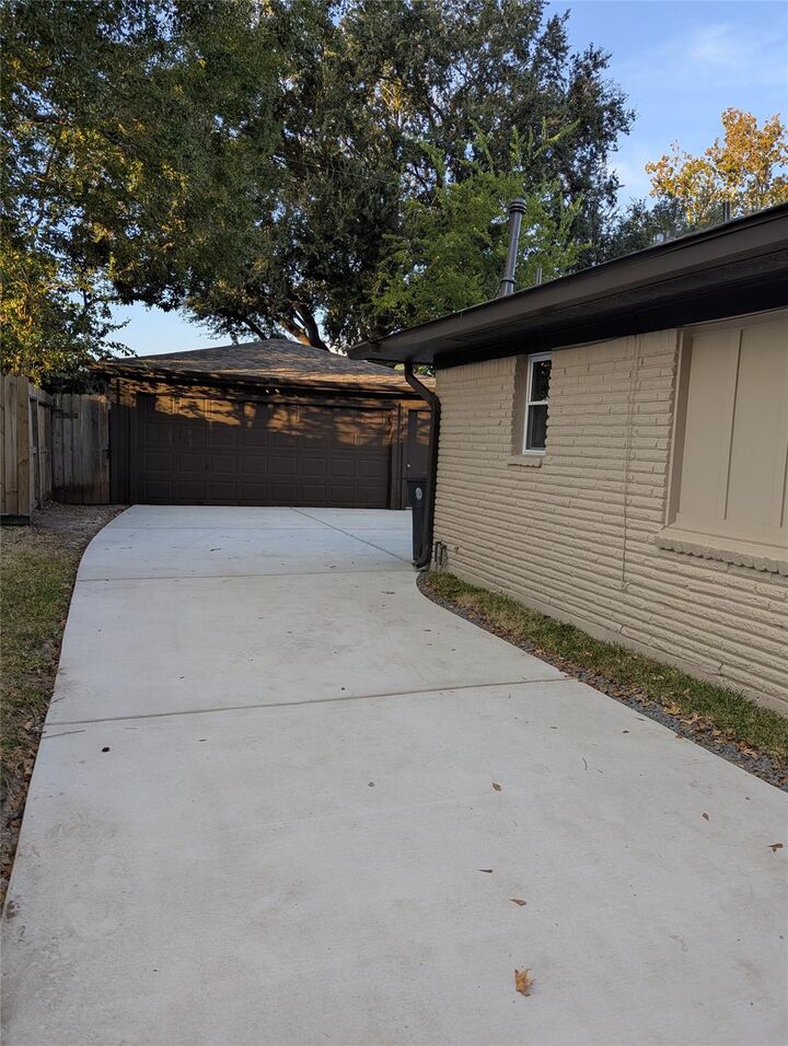 Property Photo:  6214 Yarwell Drive  TX 77096 