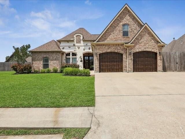 Property Photo:  100 Sir Cameron  TX 77657 