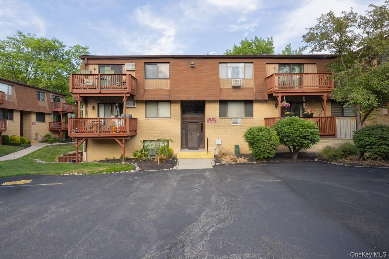 Property Photo:  386 Richard Court  NY 10970 