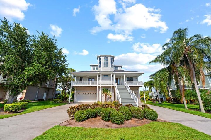 Property Photo:  921 Point Seaside Drive  FL 34681 