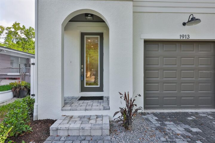 Property Photo:  1913 W Beach Street  FL 33607 