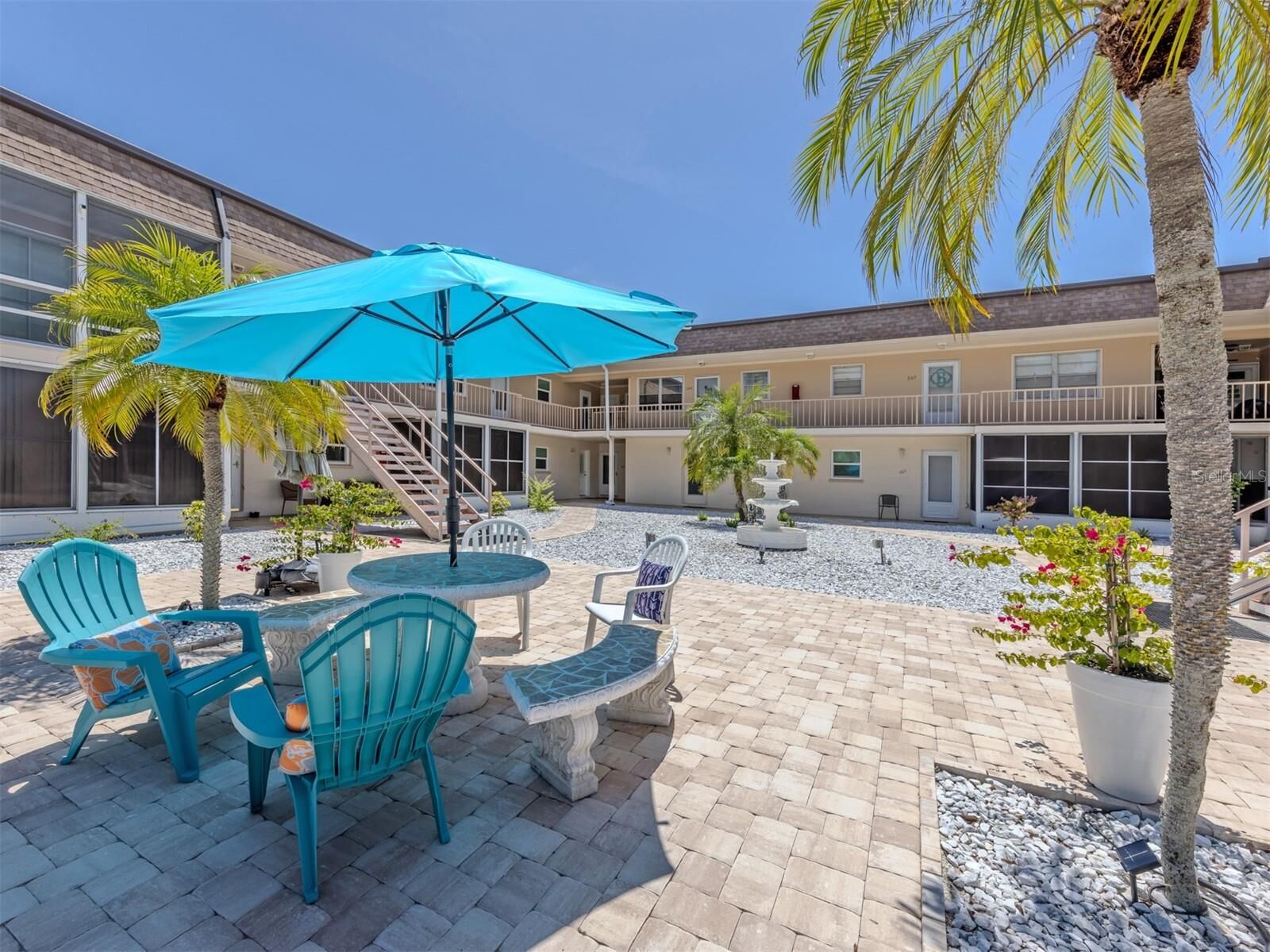 Property Photo:  537 Manatee Ct 204  FL 34285 