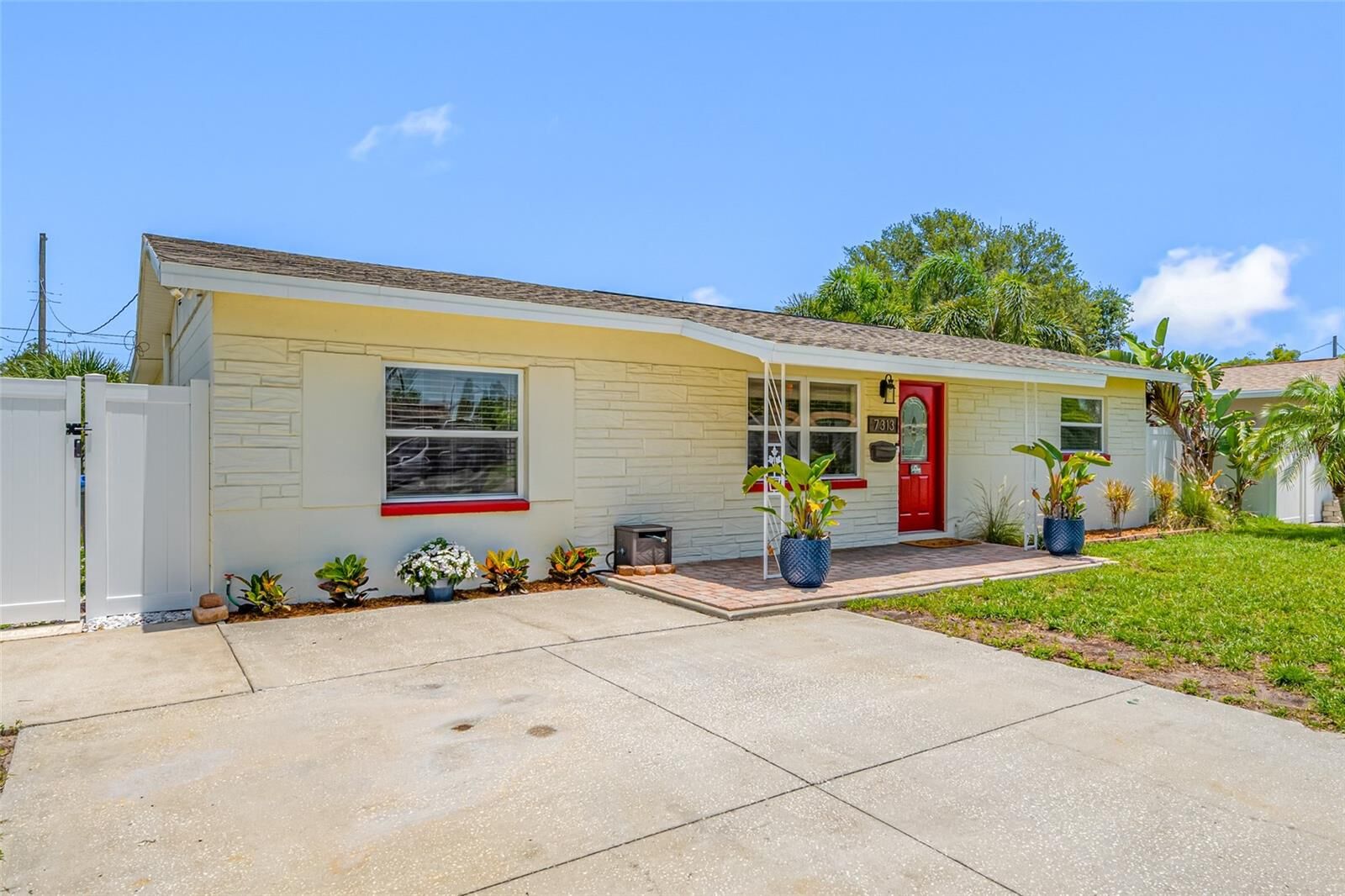 Property Photo: 7313 37th Avenue N FL 33710
