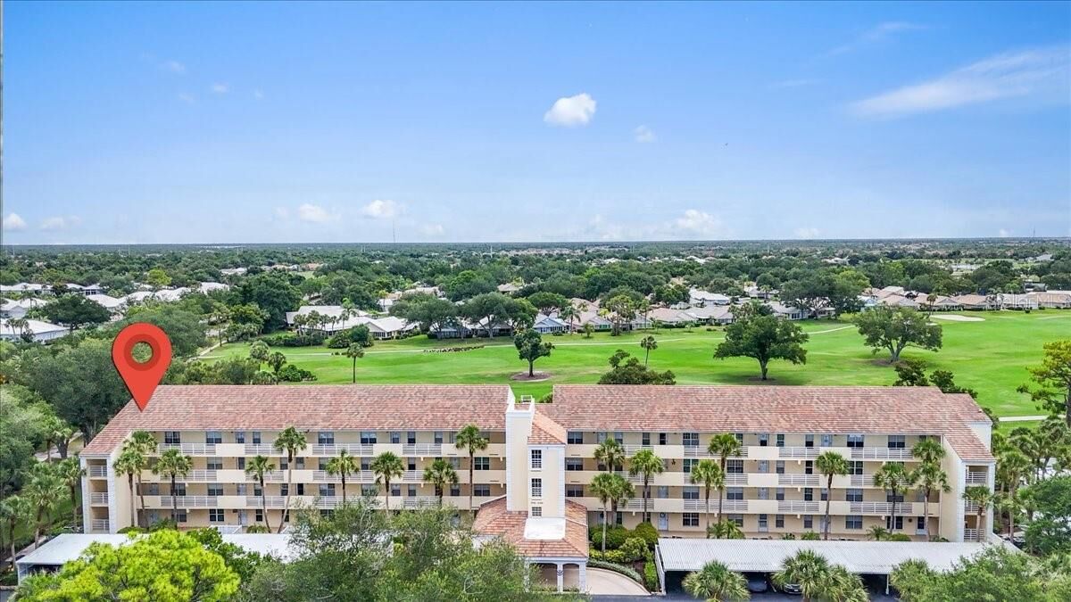 Property Photo:  1040 Wexford Boulevard 1040  FL 34293 