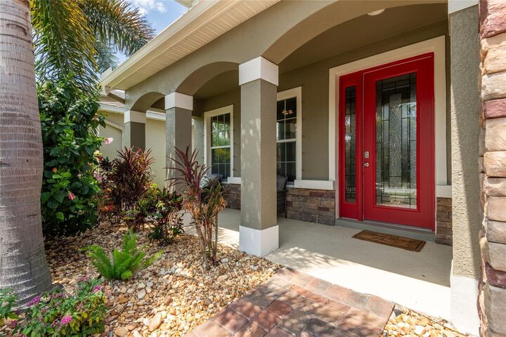 Property Photo:  11862 Lake Lucaya Drive  FL 33579 